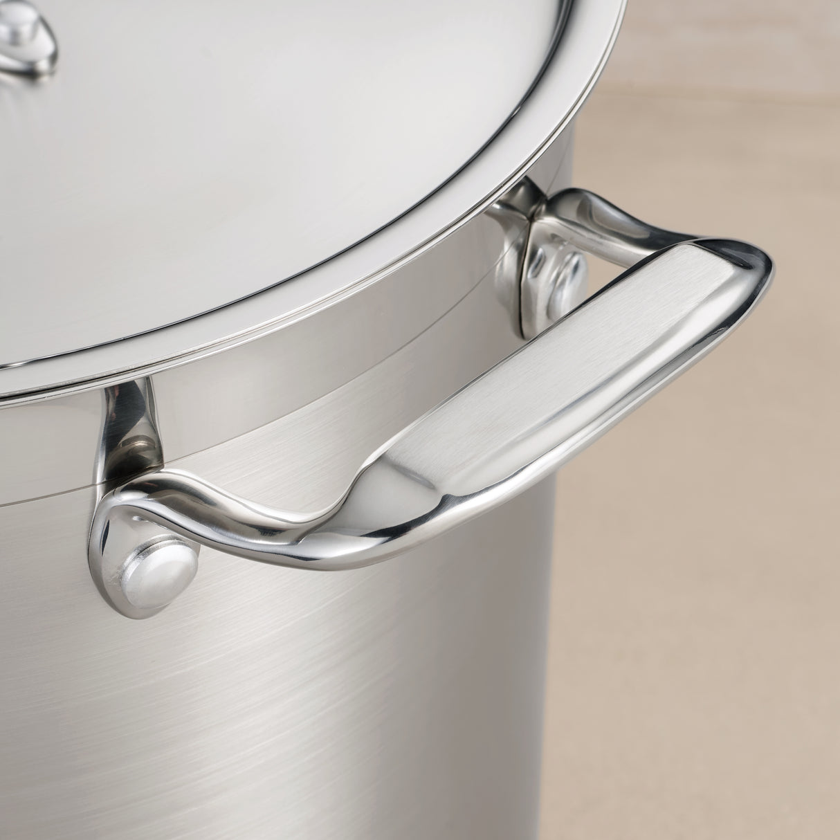 Tri-Ply Base 8 QT Covered Stock Pot