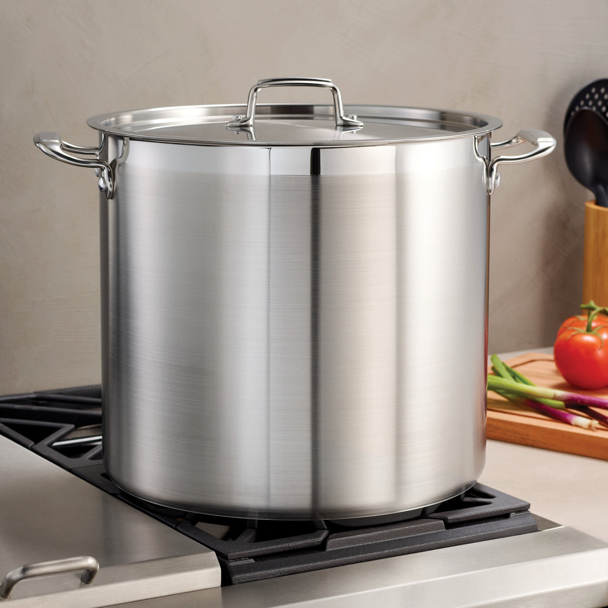 Tri-Ply Base 8 QT Covered Stock Pot