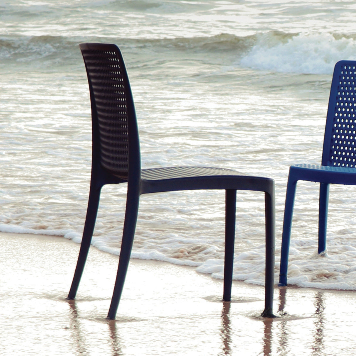 POLY CHAIR BLACK - Ocean +Clean - 21.3" x 20.1" x 32.5"
