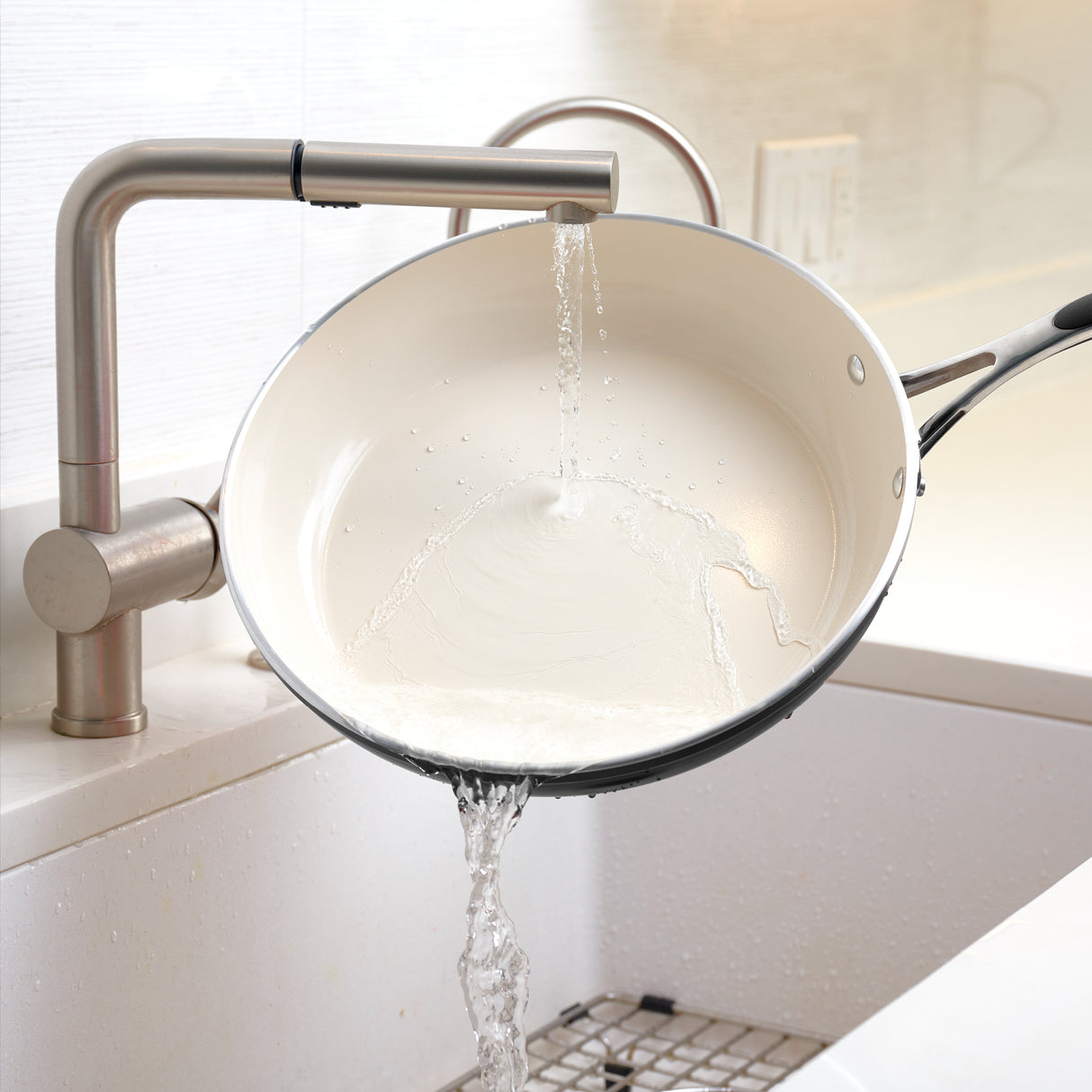 11 Inch Ceramic Covered Deep Skillet