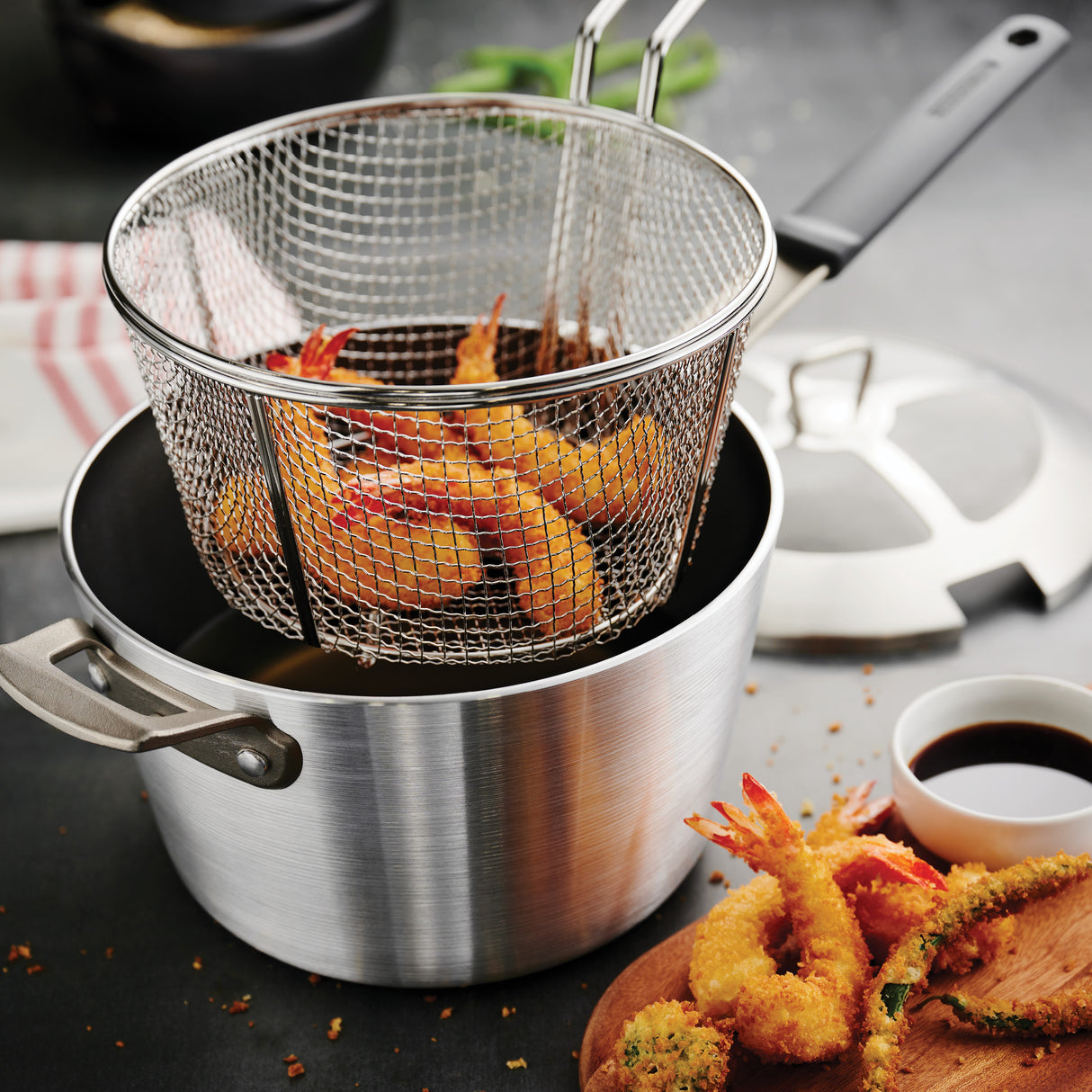 5.5 Quart Aluminum Nonstick Covered Deep Fryer