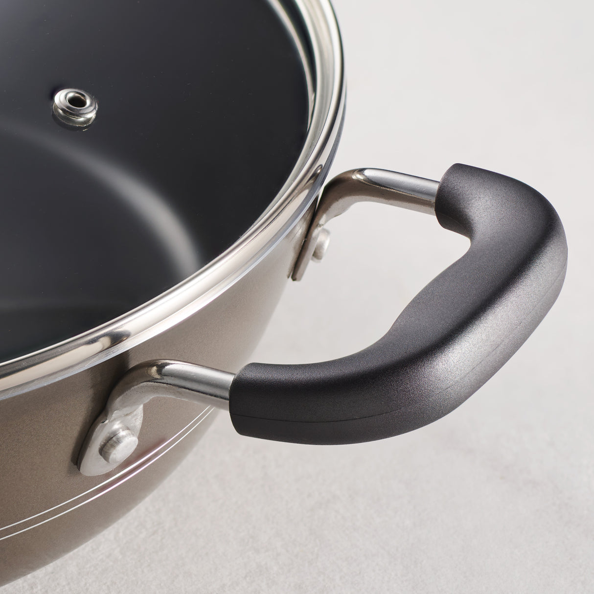 4.5 Quart Aluminum Nonstick Covered Chef's Pan