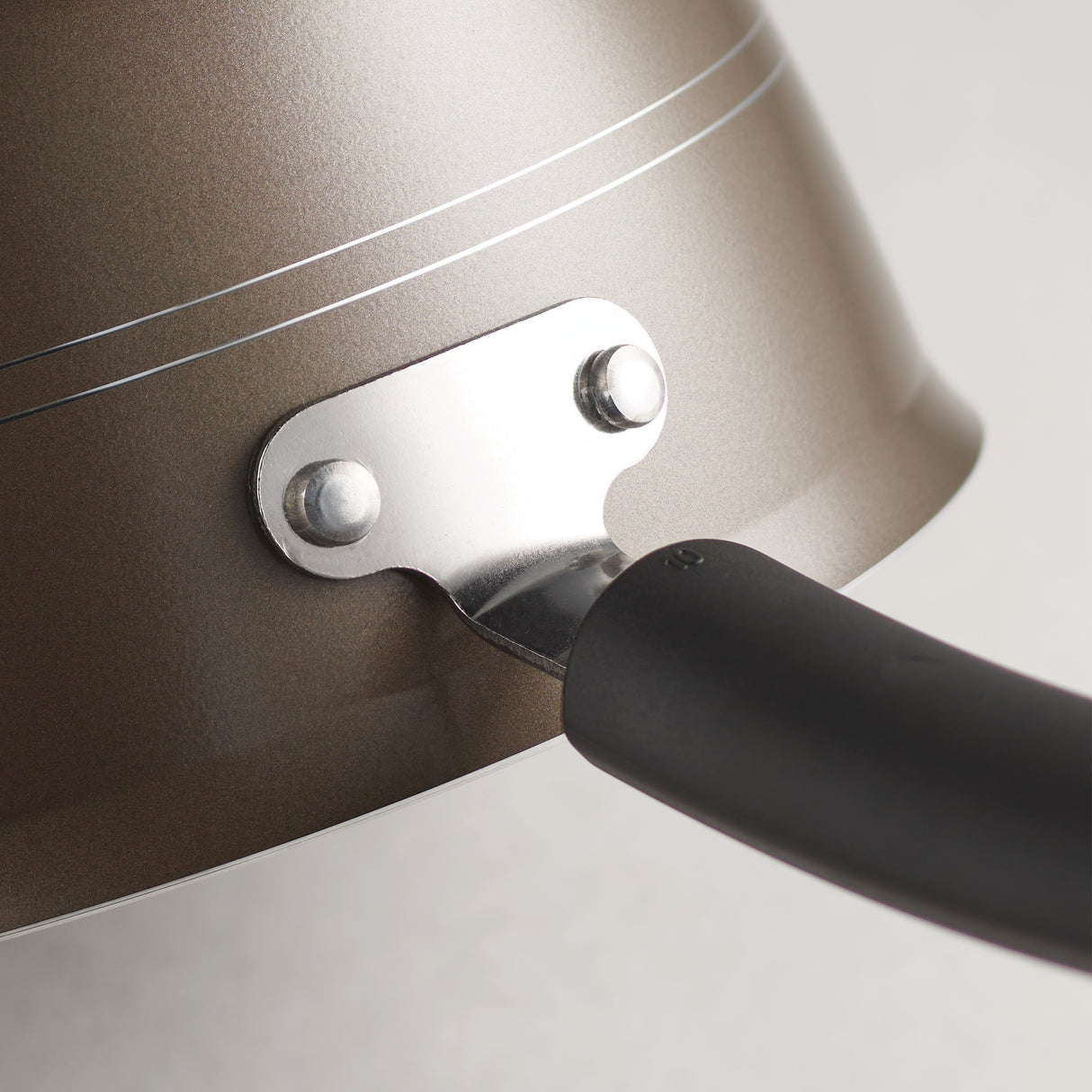 4.5 Quart Aluminum Nonstick Covered Chef's Pan