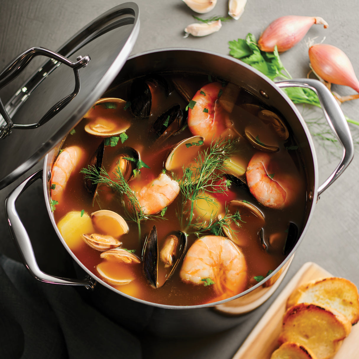 8 Quart Tri-Ply Clad Stainless Steel Covered Stock Pot