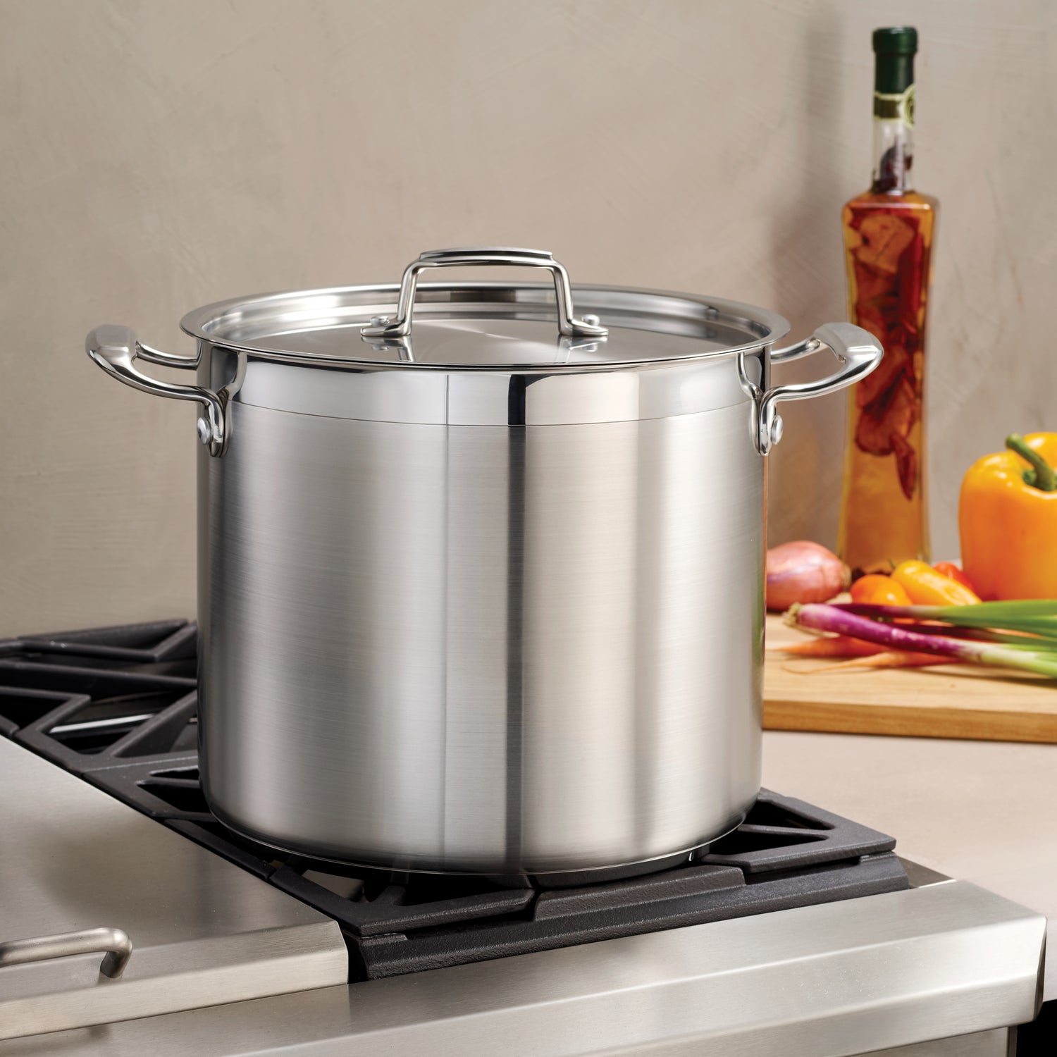 Tri-Ply Base 8 QT Covered Stock Pot