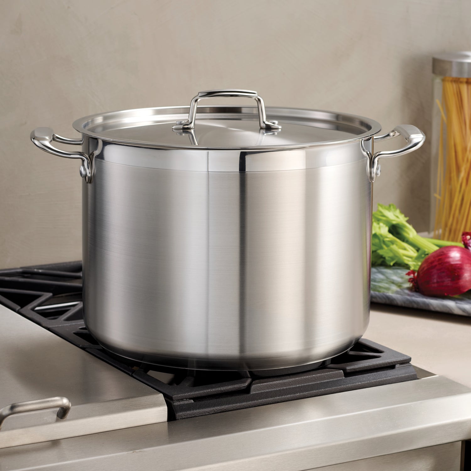Tri-Ply Base 8 QT Covered Stock Pot