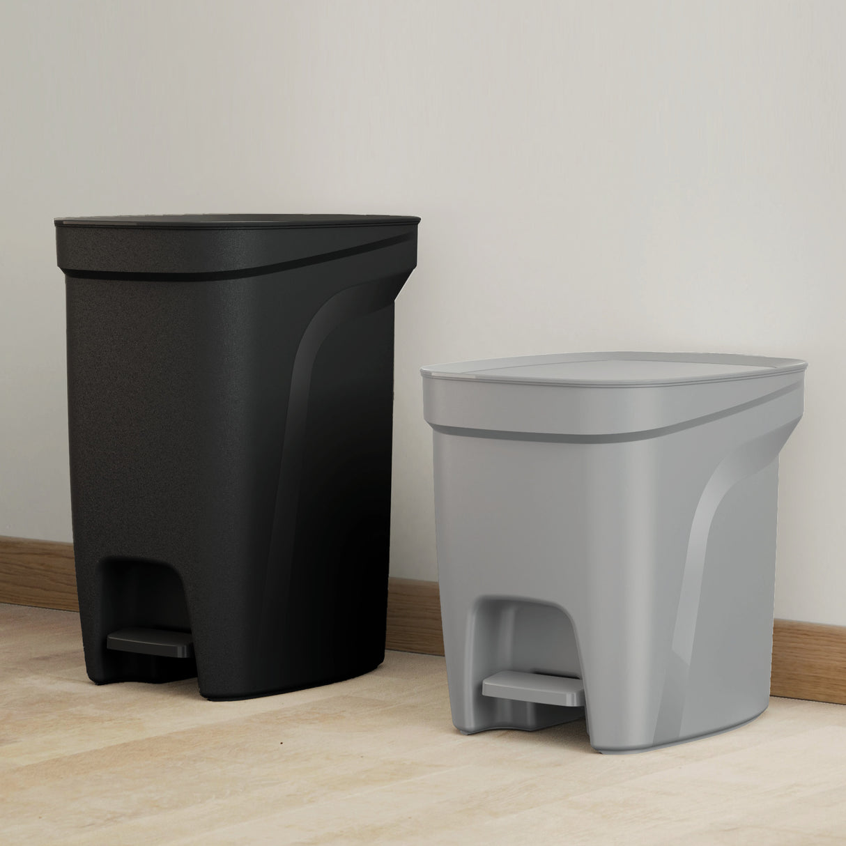Plastic Trash Bin with Step Pedal