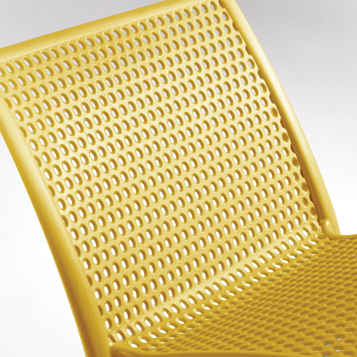 POLY CHAIR YELLOW - 21.3" x 20.1" x 32.5"