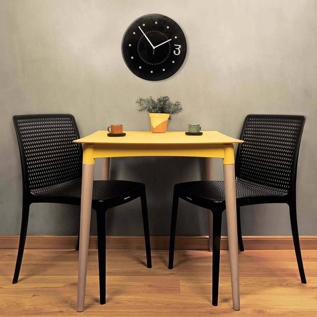 POLY CHAIR BLACK - 21.3" x 20.1" x 32.5"