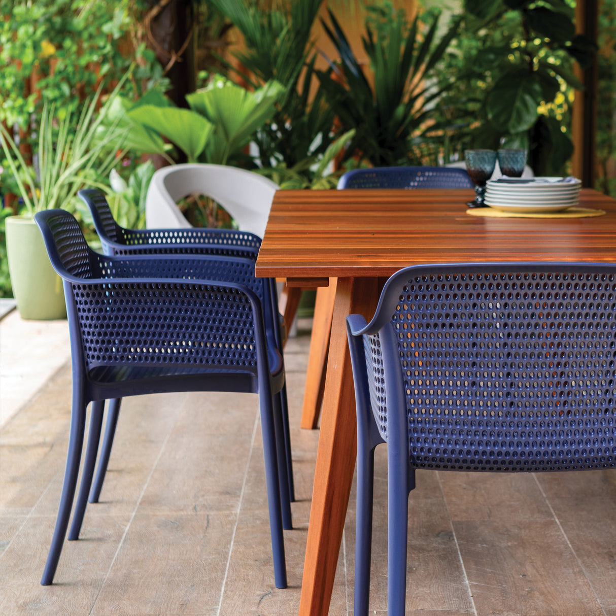 POLY ARMCHAIR BLUE - 21.9" x 24" X 31.5"