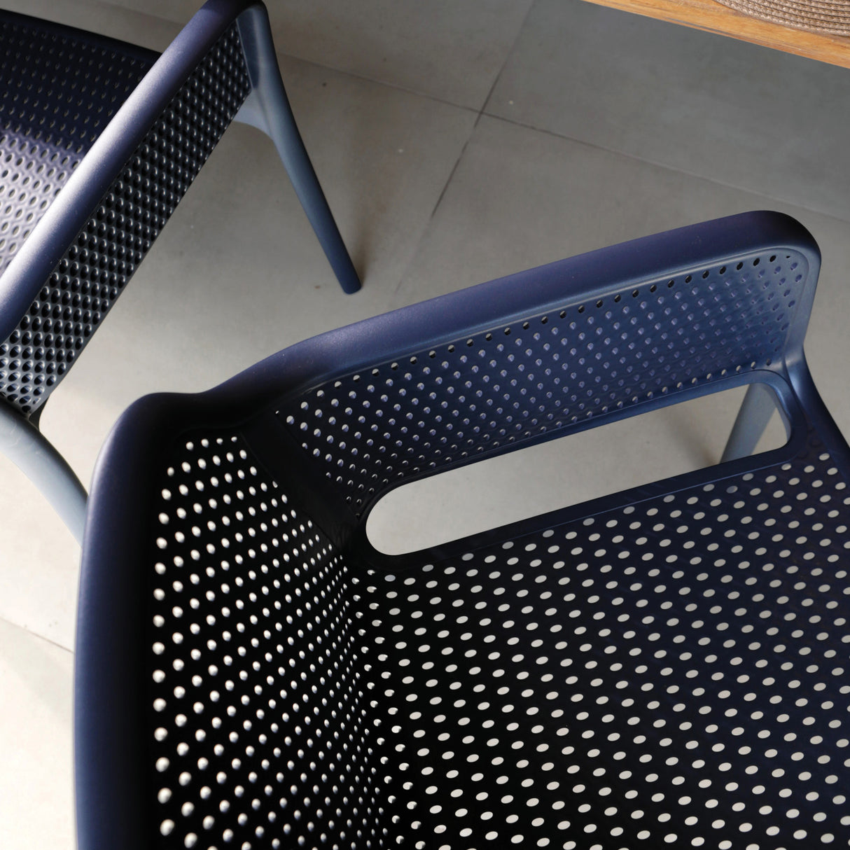 POLY ARMCHAIR BLUE - 21.9" x 24" X 31.5"