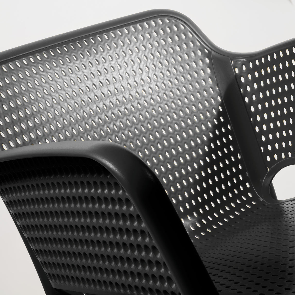 POLY ARMCHAIR BLACK - 21.9" x 24" X 31.5"