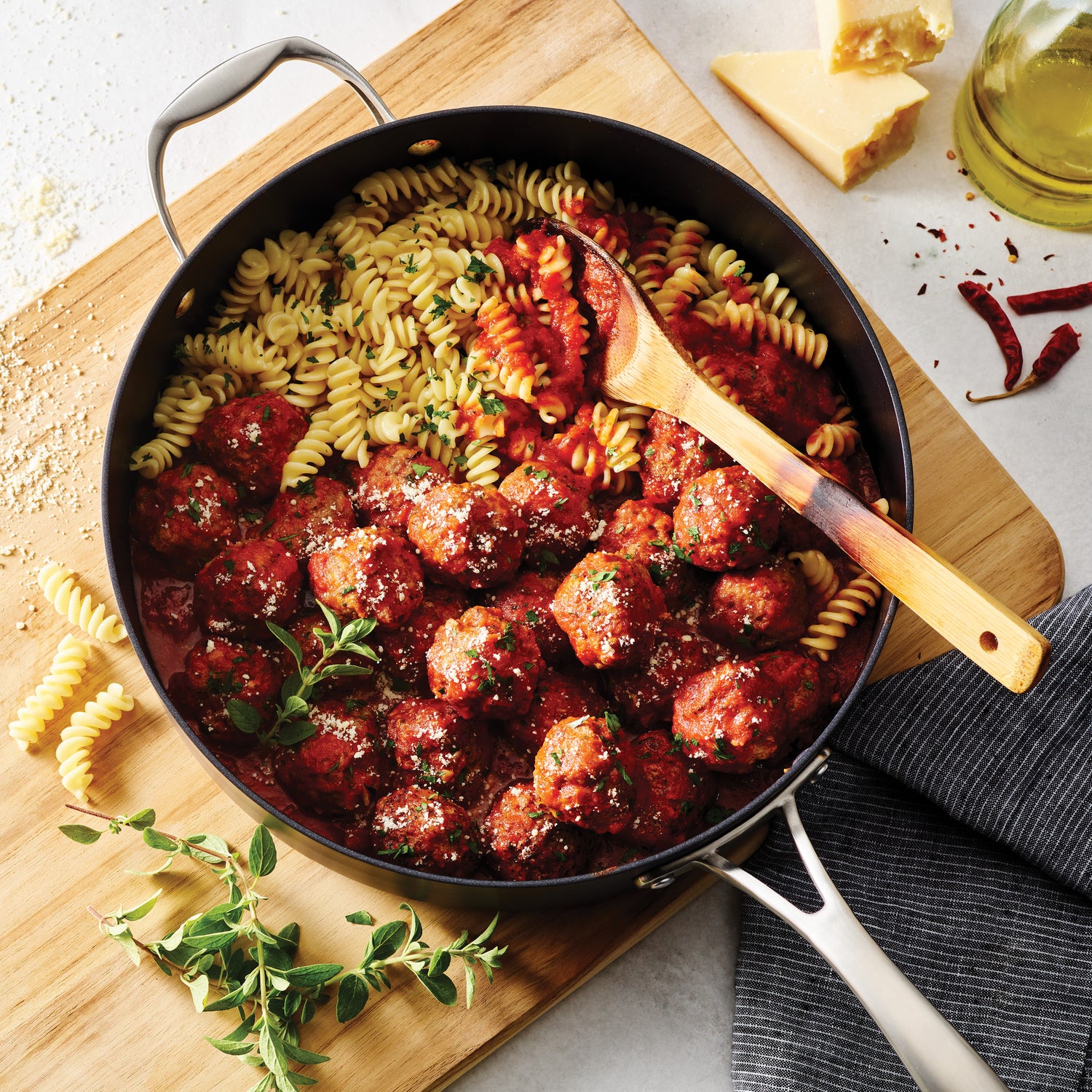 5.5 Quart Hard Anodized Aluminum Nonstick Covered Deep Saute Pan