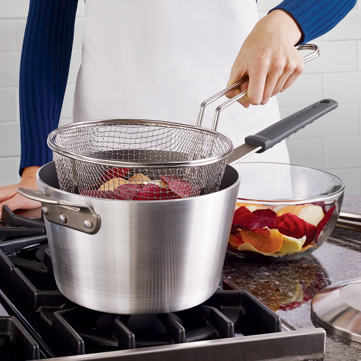 5.5 Quart Aluminum Nonstick Covered Deep Fryer