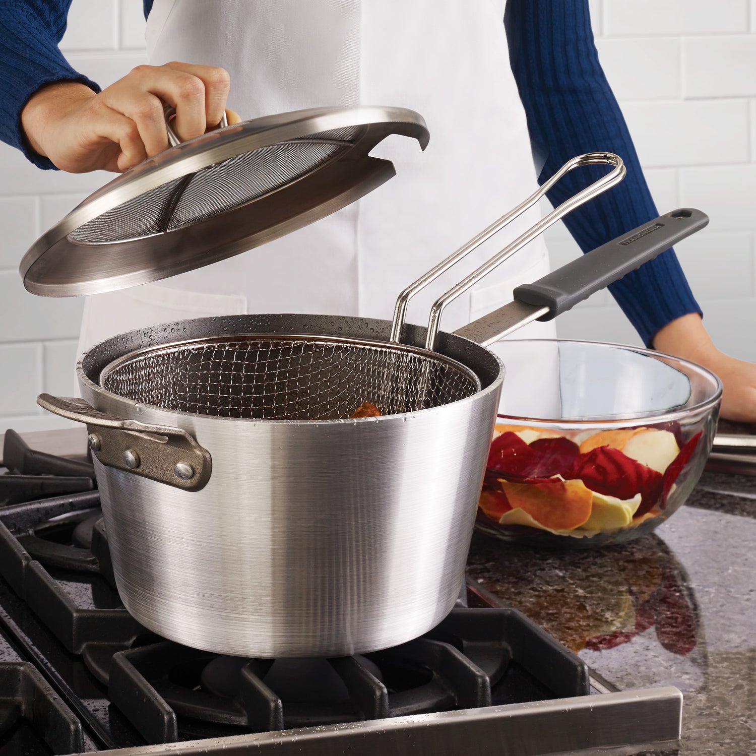 5.5 Quart Aluminum Nonstick Covered Deep Fryer